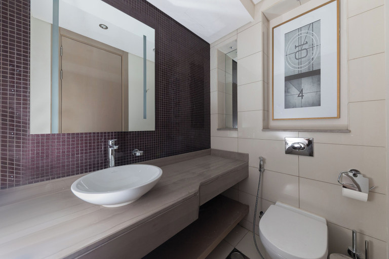 Bathroom 2, Cozy 1BR with balcony Damac Towers, Dubai