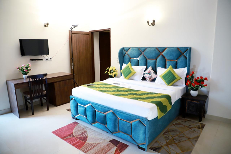 Fortune Home Service Apartment 3Bhk,E-28, Saket 2B, West