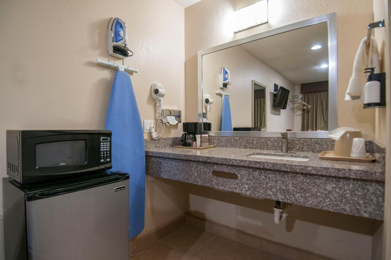 Bathroom 3, Fort Davis Inn & R.V. Park, Jeff Davis
