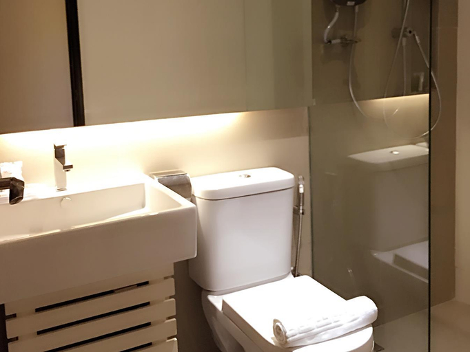 Bathroom 10