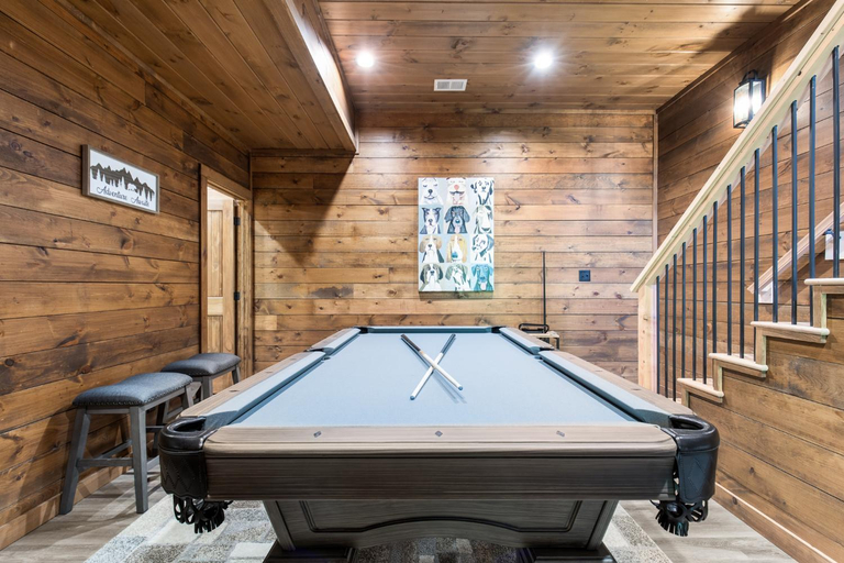 Others 4, Hillside Retreat, Sevier