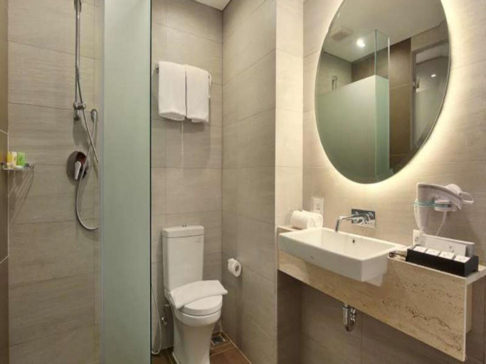 Bathroom 12