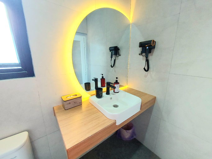Bathroom 9