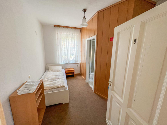 Others 4, Hotel Bollerott, Unna