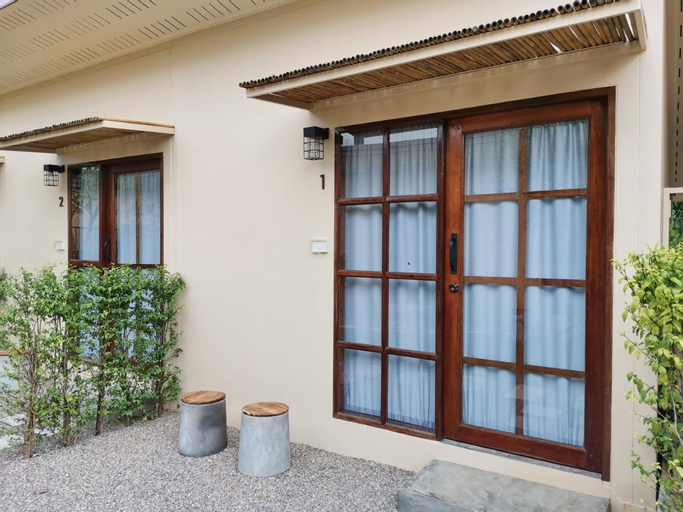 Exterior 15