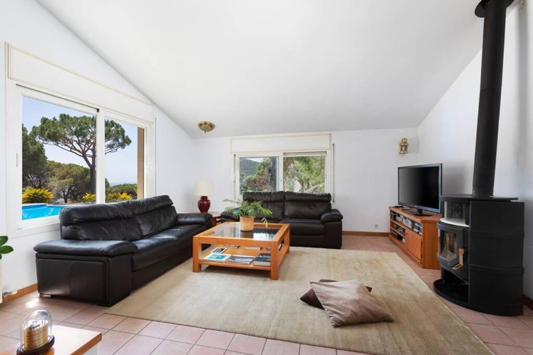 3, Mediterranean villa with pool near barcelona, Barcelona