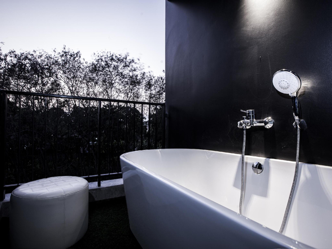 Bathroom 8