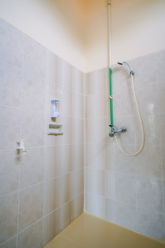 Bathroom 12