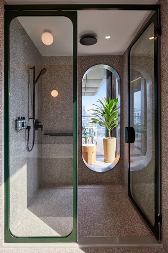 Bathroom 16