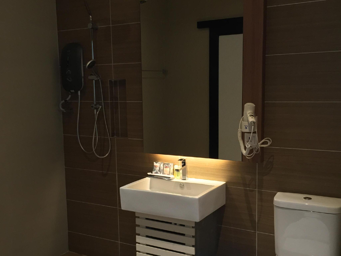Bathroom 4
