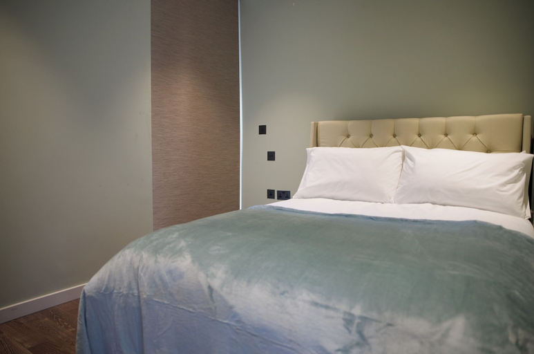 Others 4, Luxurious Haven in Battersea, London