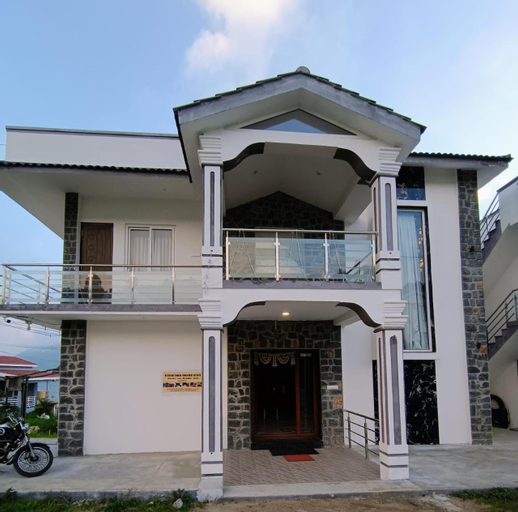 Exterior 13