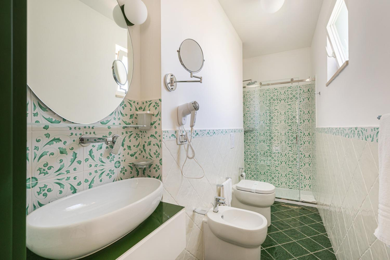 Bathroom 2, Don Leonardo - pool and wellness, Bari