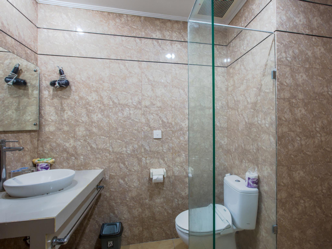 Bathroom 14