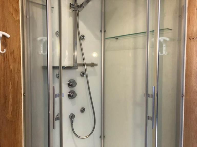 Shower 4, GiteAnne, Loire-Atlantique