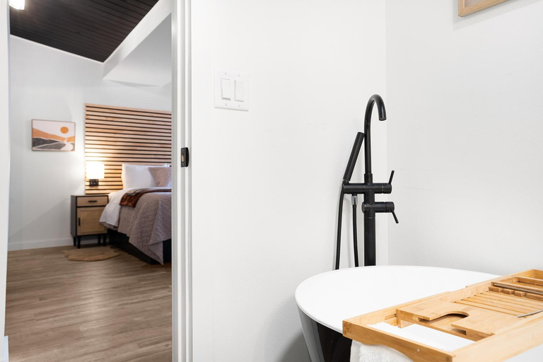 Bedroom 2, South Bay Inn, Grays Harbor