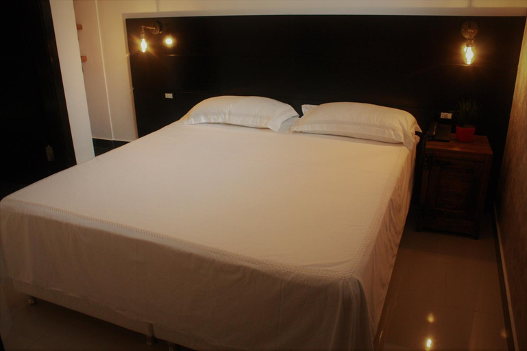 Others 2, Hotel 1945 Aeropuerto, Asunción