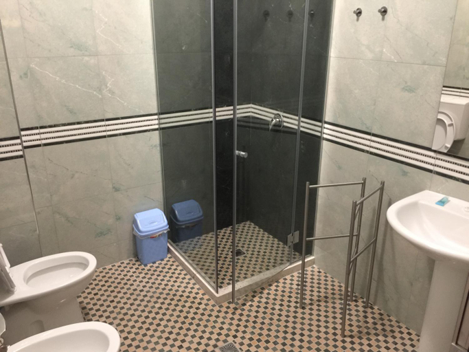 Bathroom 4, Herges Hotel, Durrësit