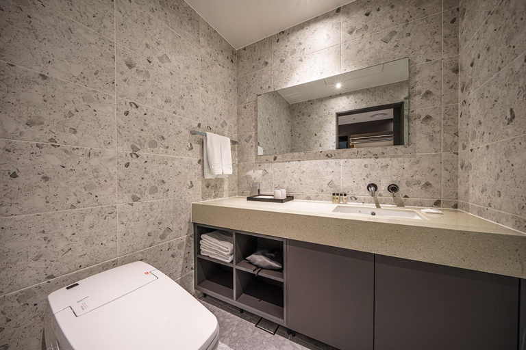 Bathroom 13
