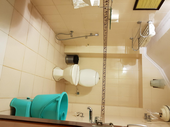 Bathroom 11