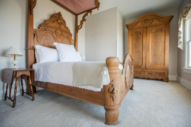 Others 4, Clifton House - Panorama - Queen Suite, Sleeps 4, River Views, Adams