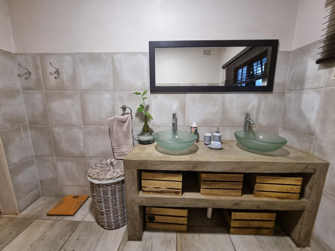 Bathroom 2, Rise and Shine Felixton, Uthungulu