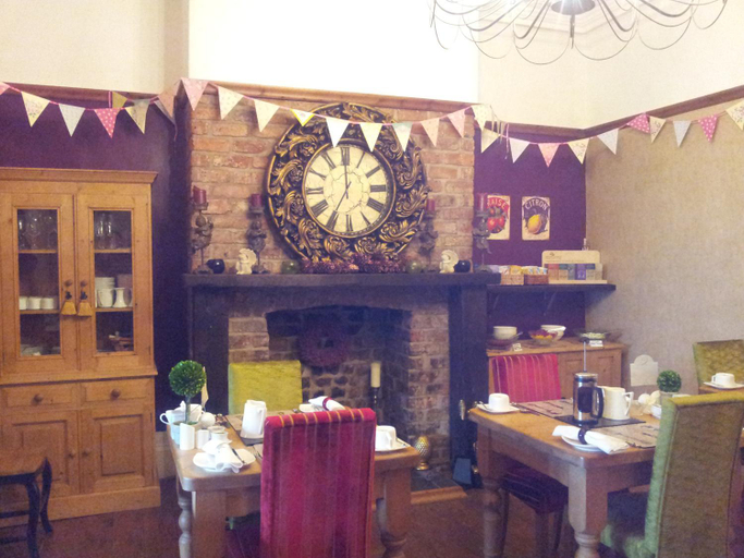 Food & Drinks, The Ambassador Townhouse, Sefton