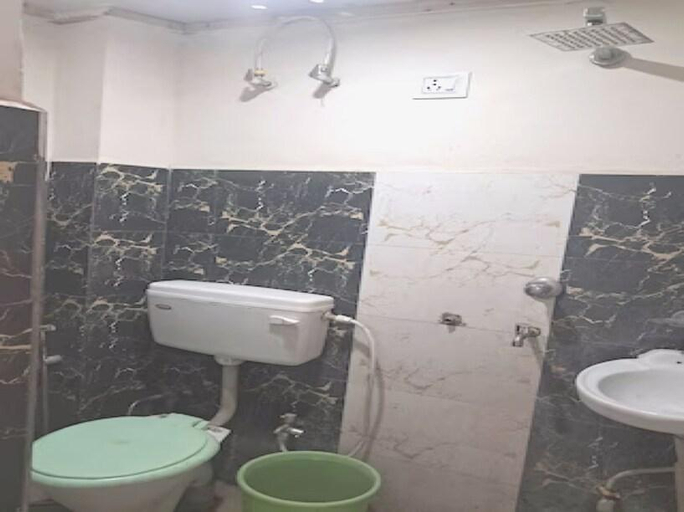 Others 5, R.V Ruthra Lodge, Tiruppur
