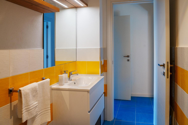 Bathroom 3, Magarella, Salerno