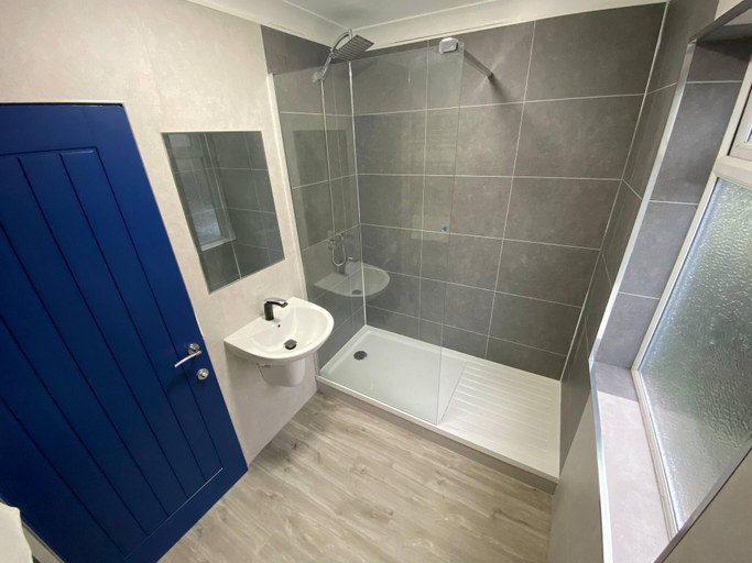 Bathroom 3, 3 Room Apartment - Twins/double, Cambridgeshire
