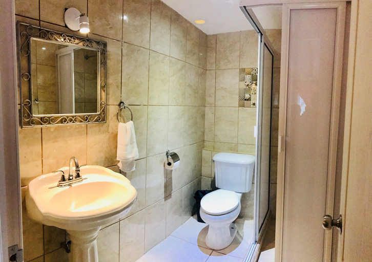 Bathroom 4, Hotel & Suites Cerro Rojo, Zaragoza