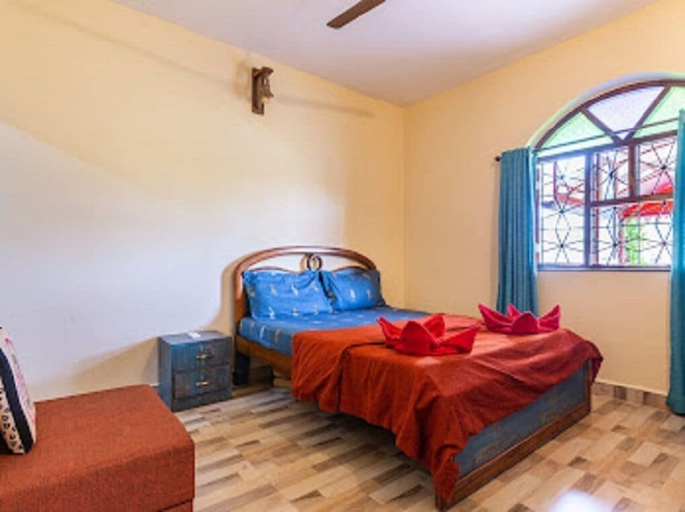 Bedroom 2, Colors Guest House, North Goa