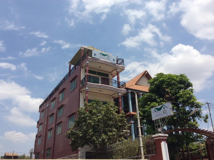 Exterior 8