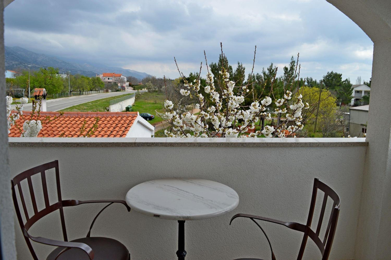 Others 5, Apartments Ante 1306, Starigrad