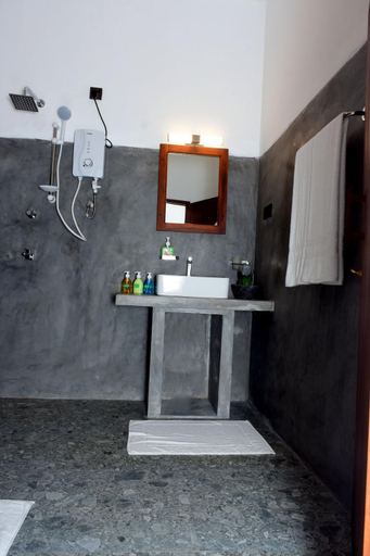 Bathroom 3, Lake & Ocean Villa ahangama, Habaraduwa