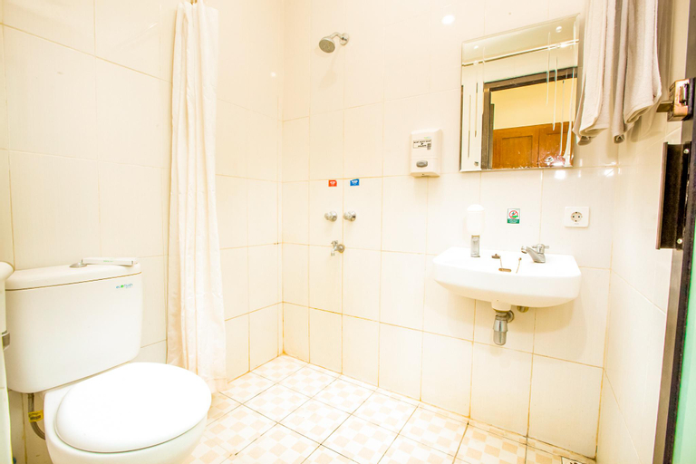 Bathroom 12