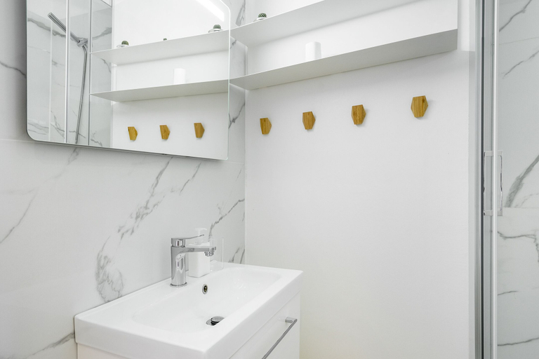 Bathroom 4, Lisbon'S Horizon Retreat: A View To Remember, Lisbon
