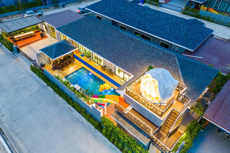 Exterior & Views