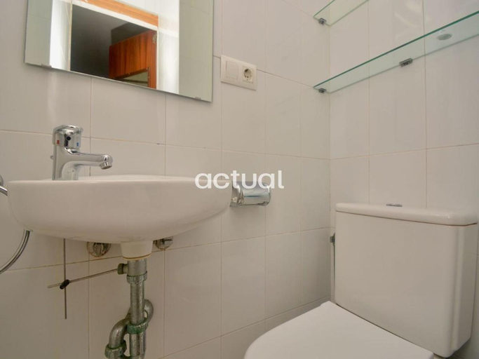 Bathroom 2, Europalace 84, Girona