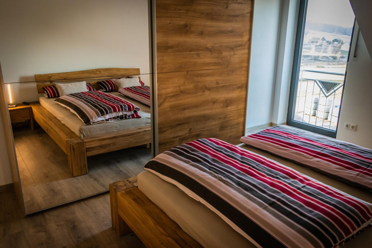Bedroom 3, Landhaus Ferienwohnungen mit Pool und Wellness, Schwandorf
