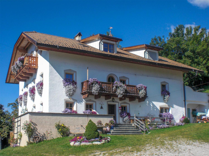Exterior view 4, Kuenhof, Bolzano