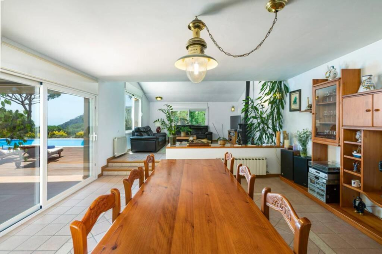 4, Mediterranean villa with pool near barcelona, Barcelona