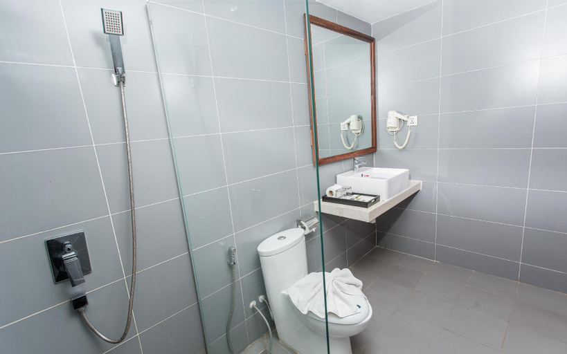 Bathroom 14