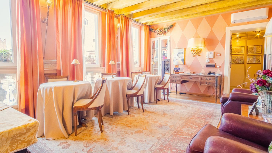 Food & Drinks 3, Domus Nova Palace - Italian Homing, Verona