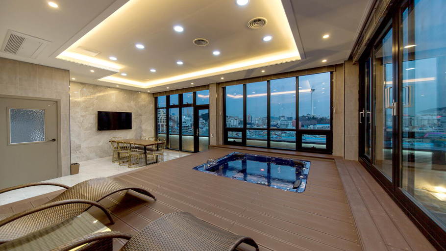 Swimming Pool 22