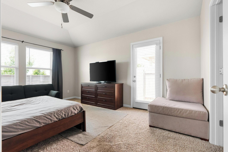 Others 5, Charming 4BR Spacious Backyard in Hutto, Williamson