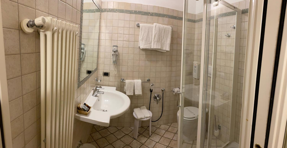 Bathroom 10