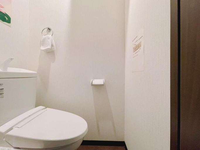 Bathroom 3, Calm Stay Nijo, Kyoto