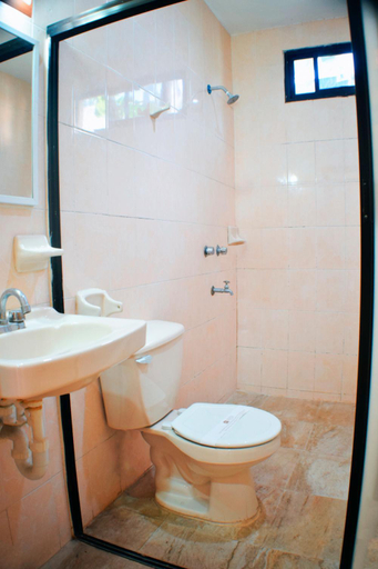 Bathroom 5, Hotel Hacienda Sanchez, Valladolid