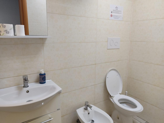 Bathroom 3, Bunker degli inventori, Foggia